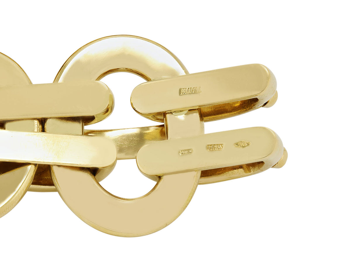 Close up of polished 18K yellow gold oval link bracelet