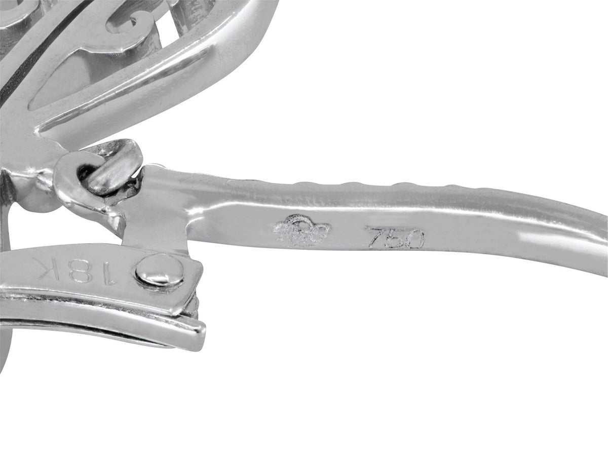 Close up of 18K white gold earring clasp with 750 hallmark