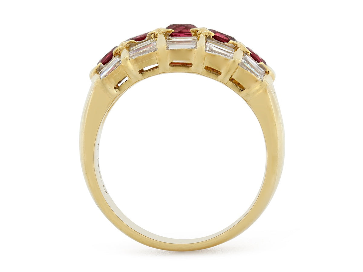 18K gold ring with ruby and baguette diamond setting