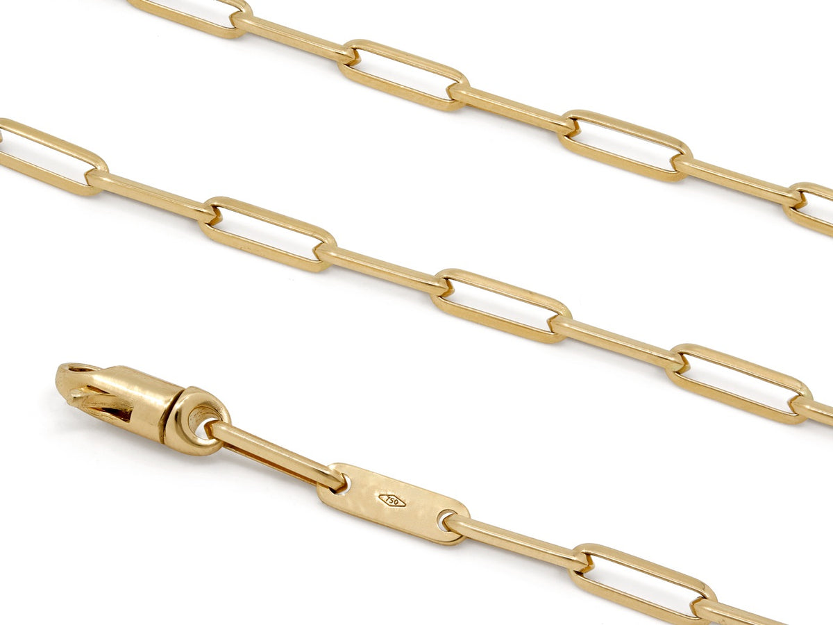 Close-up of an Italian 18K gold chain necklace and clasp