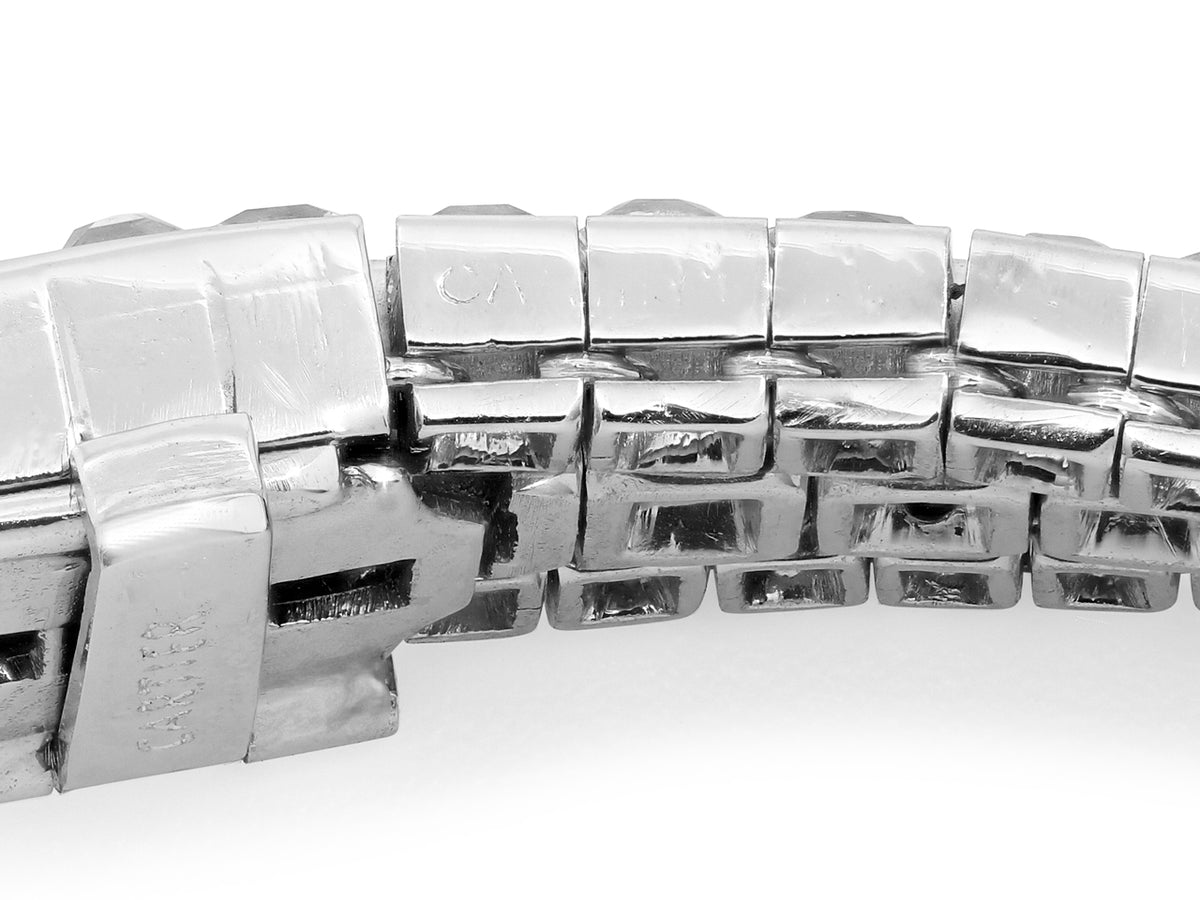 Close up of platinum bracelet links and clasp