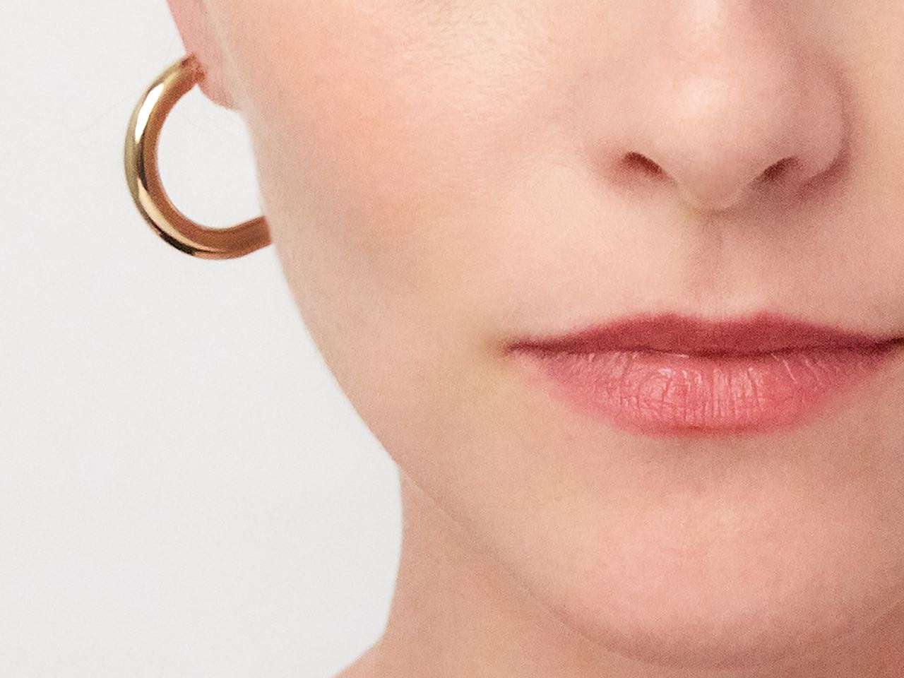 Hoop Earrings, Narrow, in 18K Gold, by Beladora