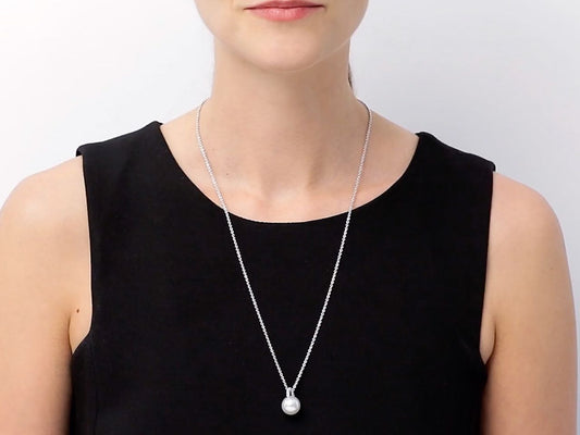 South Sea pearl pendant on an 18K white gold chain