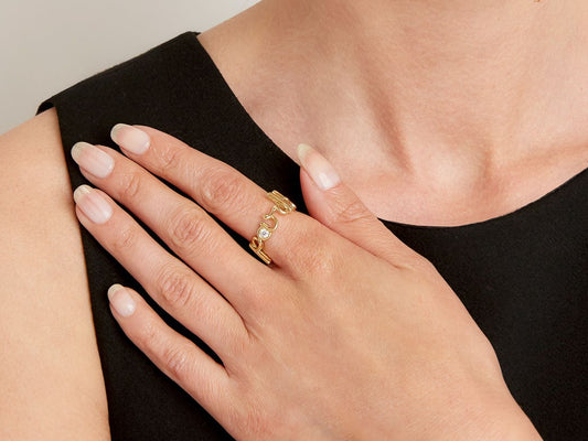 18K gold Sparkle ring worn on hand