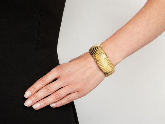 18K gold tubogas bangle worn on the wrist