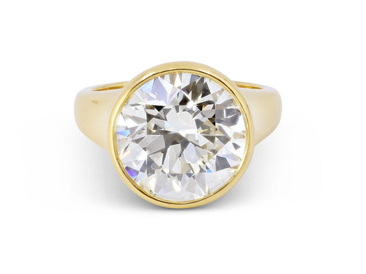 Beladora 'Bespoke' Bezel-set Diamond Ring, 7.09 carats, in 18K Gold