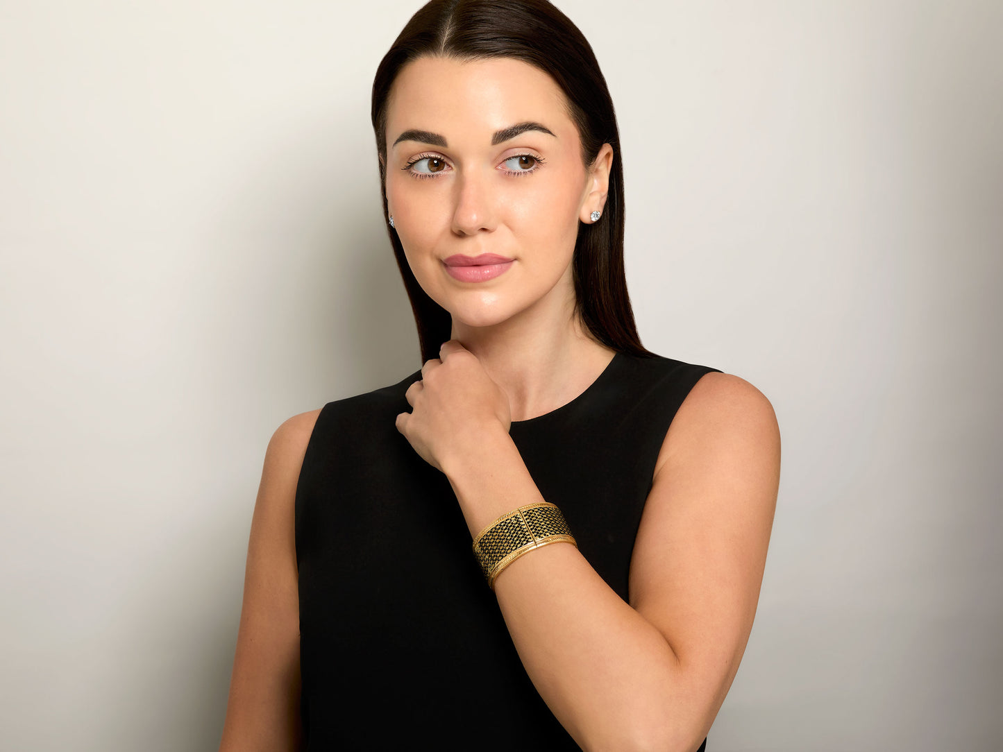 Antique Victorian Enamel Bangle Bracelet in 18K Gold