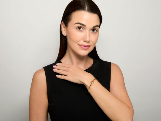 Tiffany & Co. Loop Bangle Bracelet in 18K Gold