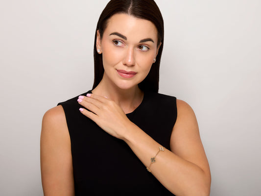 Van Cleef & Arpels 'Vintage Alhambra' Diamond and Mother-Of-Pearl Bracelet, 5 Motifs, in 18K Rose Gold