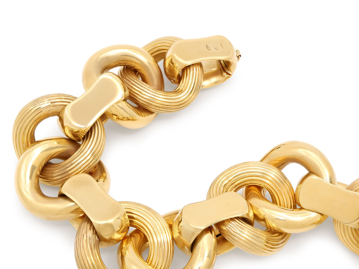Close up of an 18K gold bracelet with fluted links