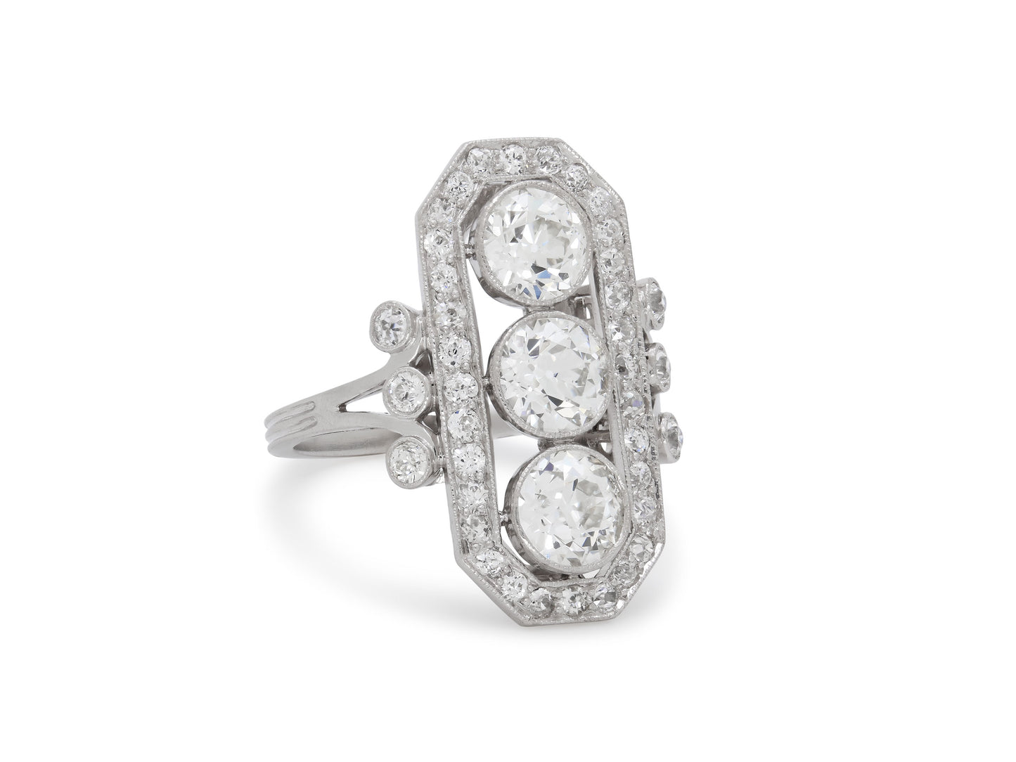 Art Deco Diamond Ring in Platinum