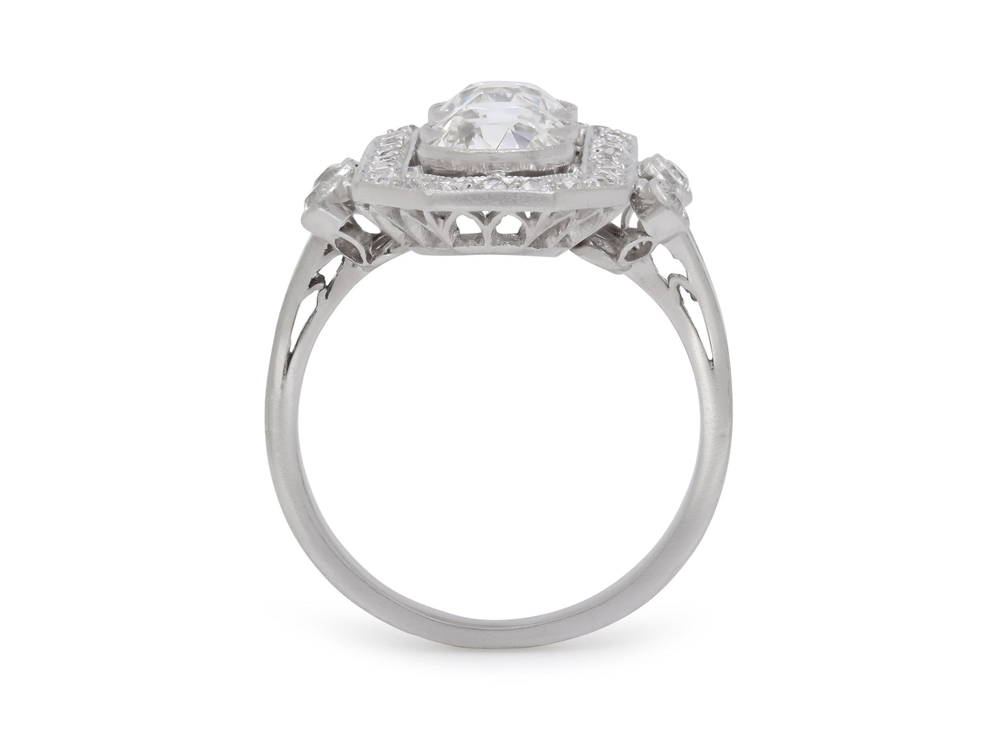 Art Deco Diamond Ring in Platinum