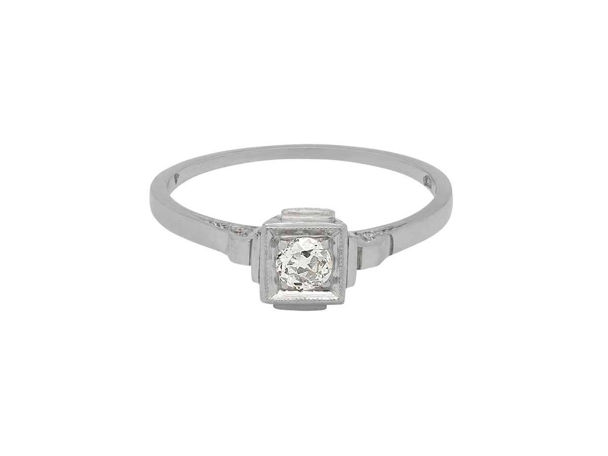 Art Deco white gold ring with square diamond setting