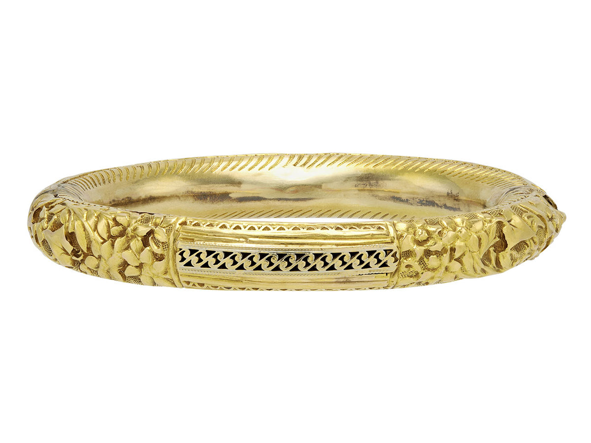 Antique 18k yellow gold hinged bangle with foliate details