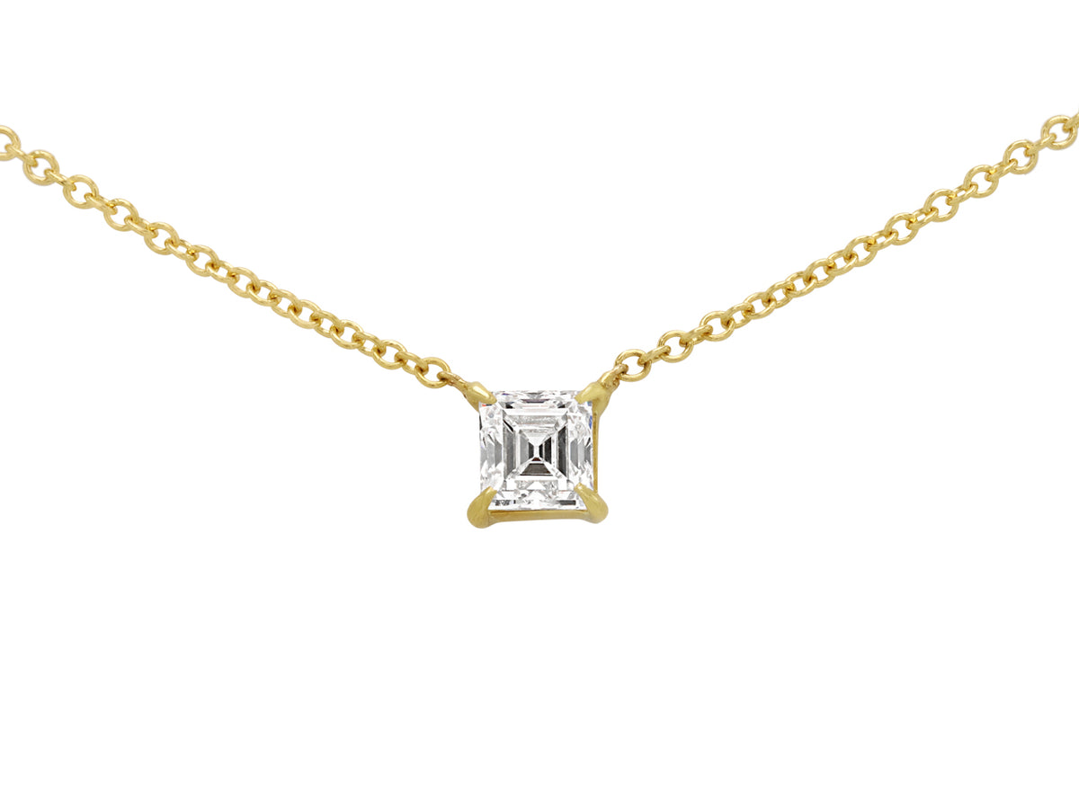 18K yellow gold pendant with rectangular step cut diamond