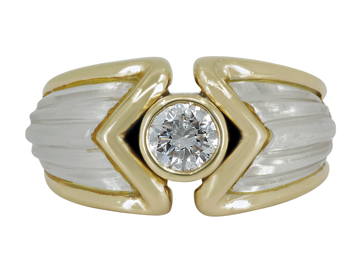 18K yellow gold ring with round diamond and rock crystal shoulders