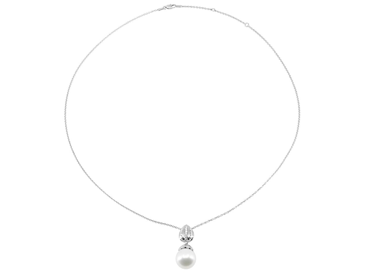 18K white gold necklace with pearl and diamond pendant