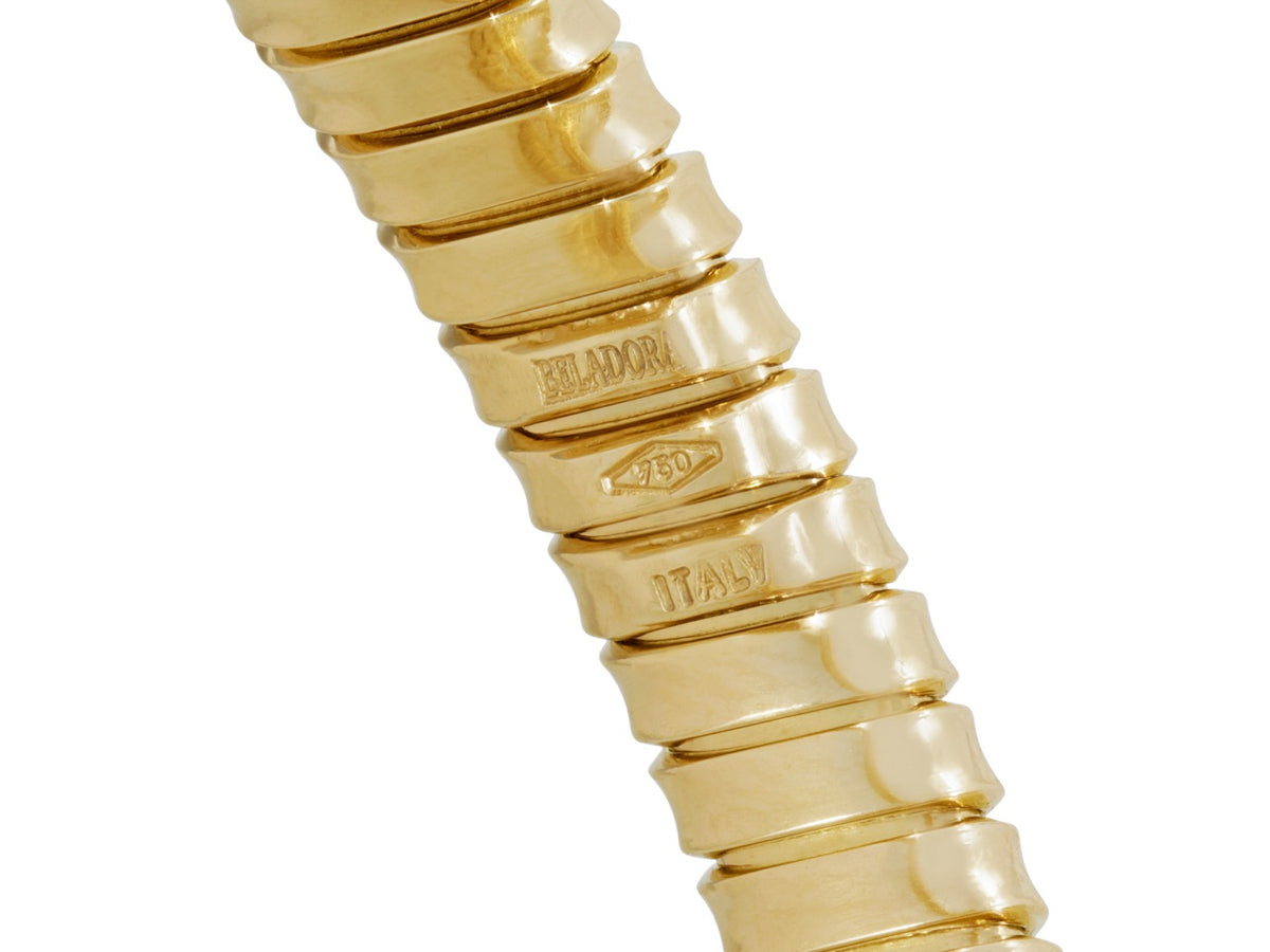 Close-up of an 18K yellow gold tubogas bracelet