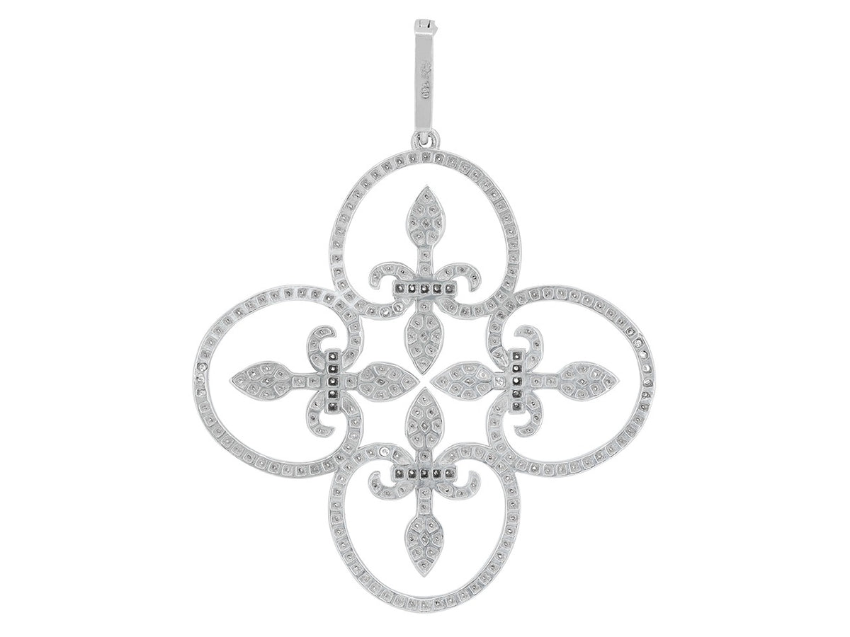 Diamond quatrefoil pendant in 18K white gold