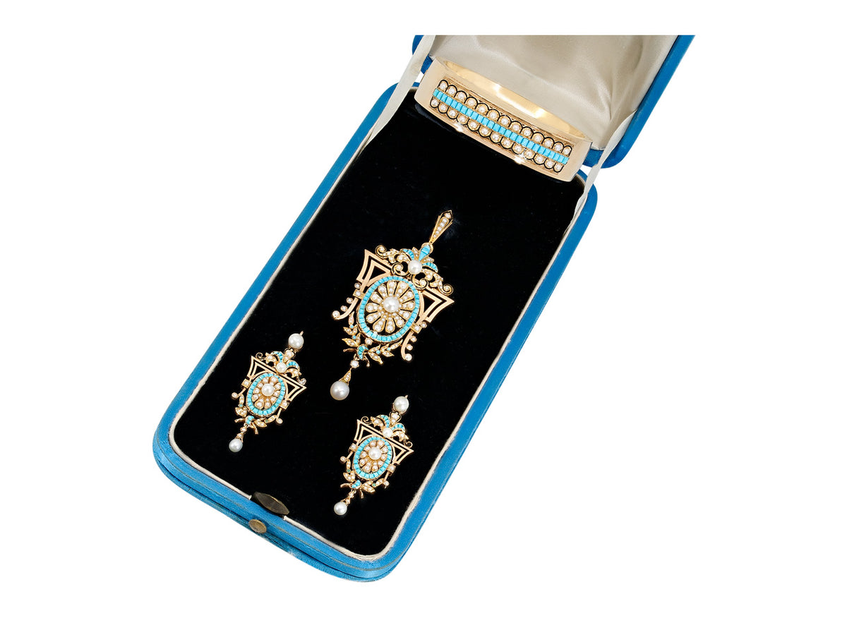 Antique turquoise pendant and earrings in presentation case