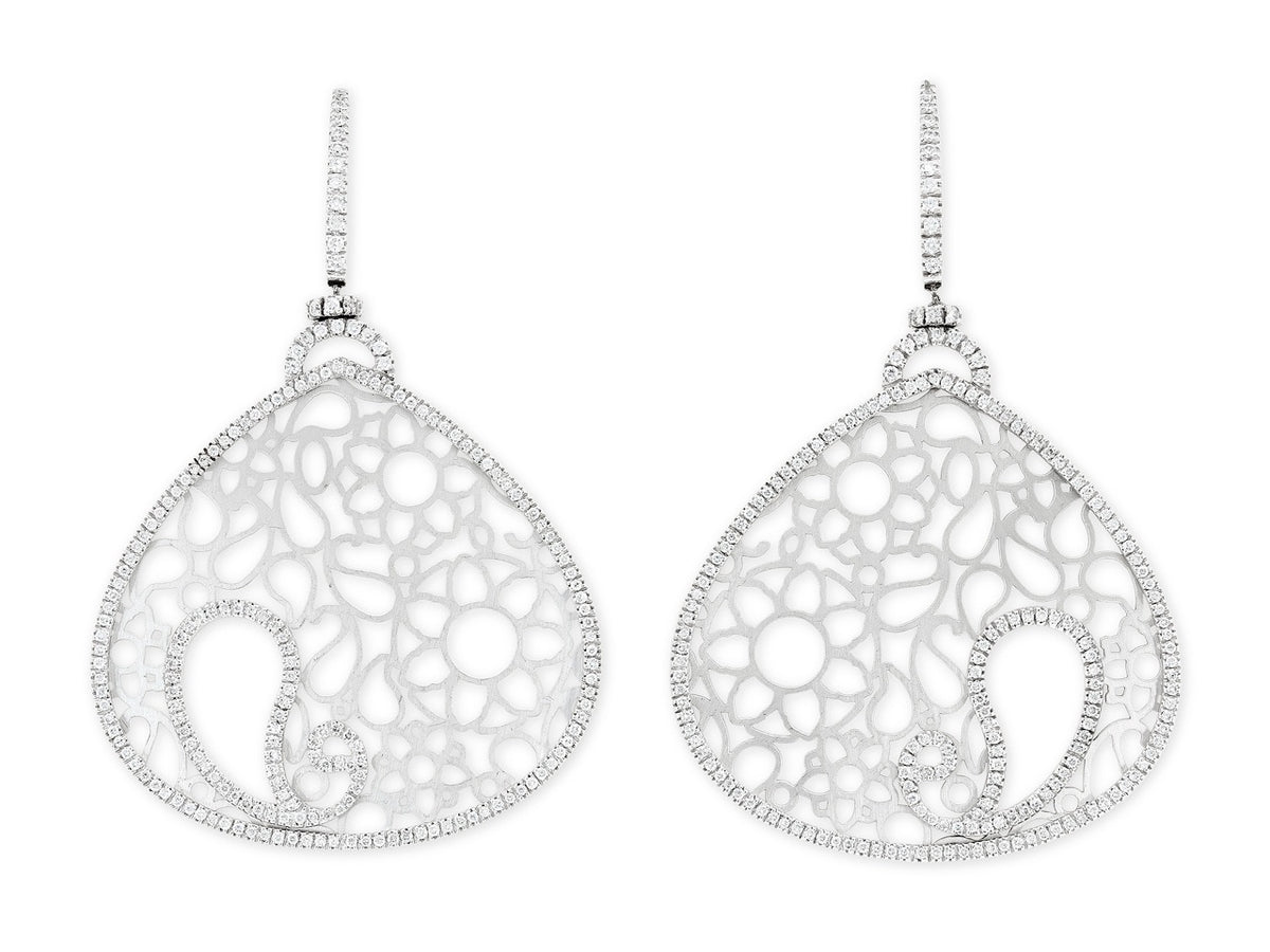 Pair of 18K white gold diamond openwork teardrop earrings