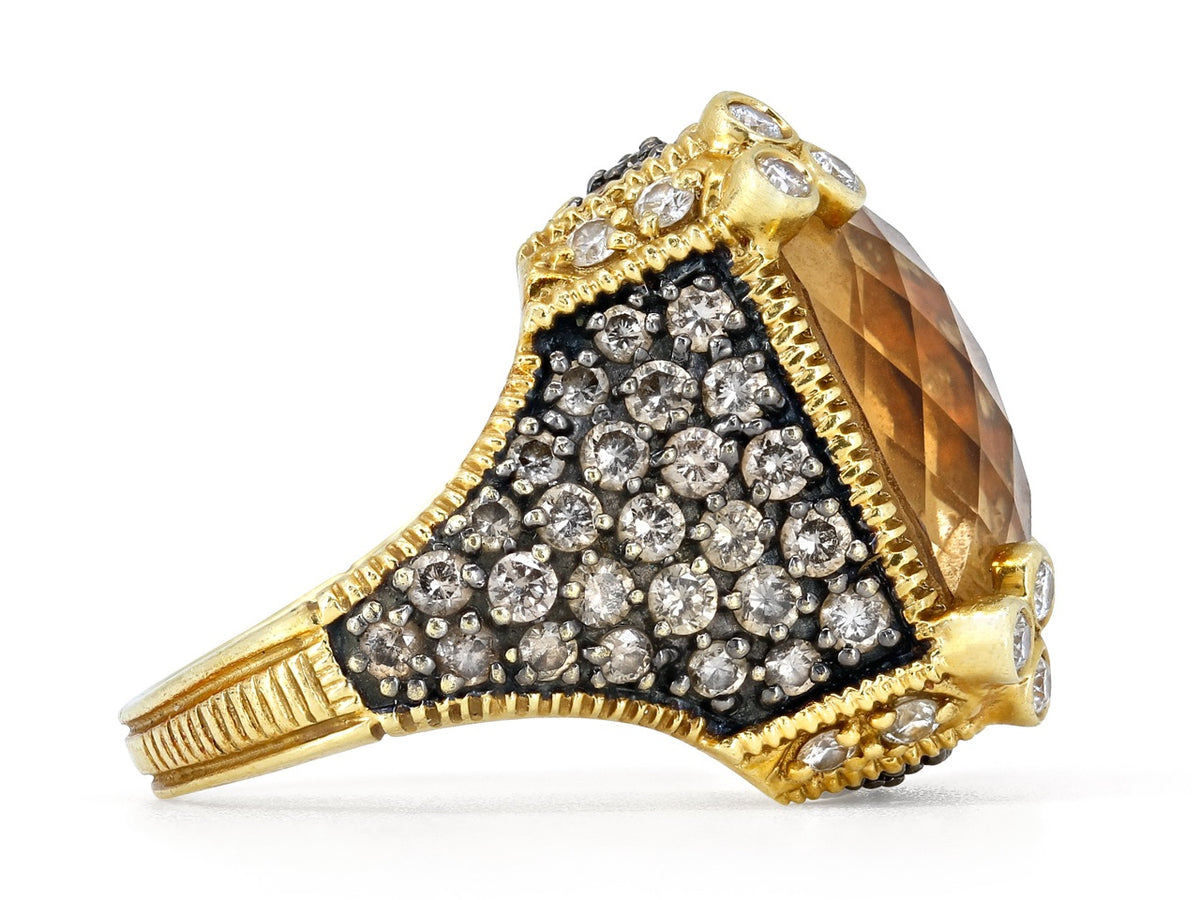 18K gold ring with faceted citrine and diamond pavé