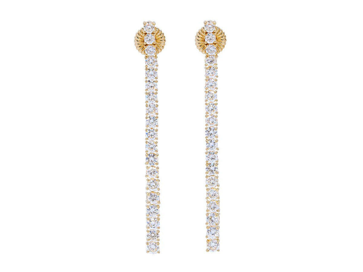 Diamond line earrings in 18K yellow gold