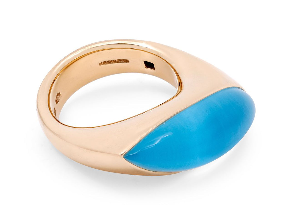 Vhernier Fuseau ring in 18K gold with blue marquise stone