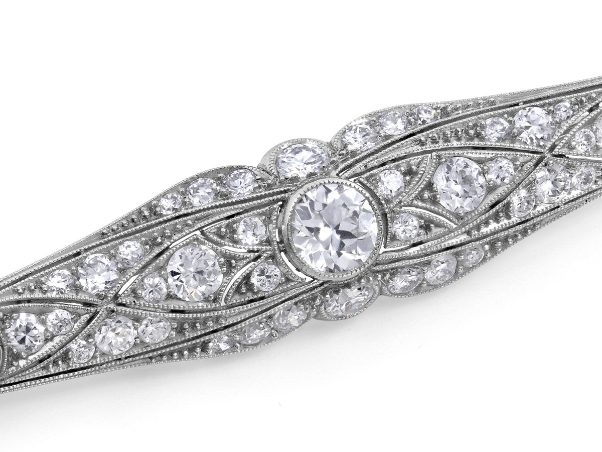 Art Deco platinum bar brooch with diamond detailing