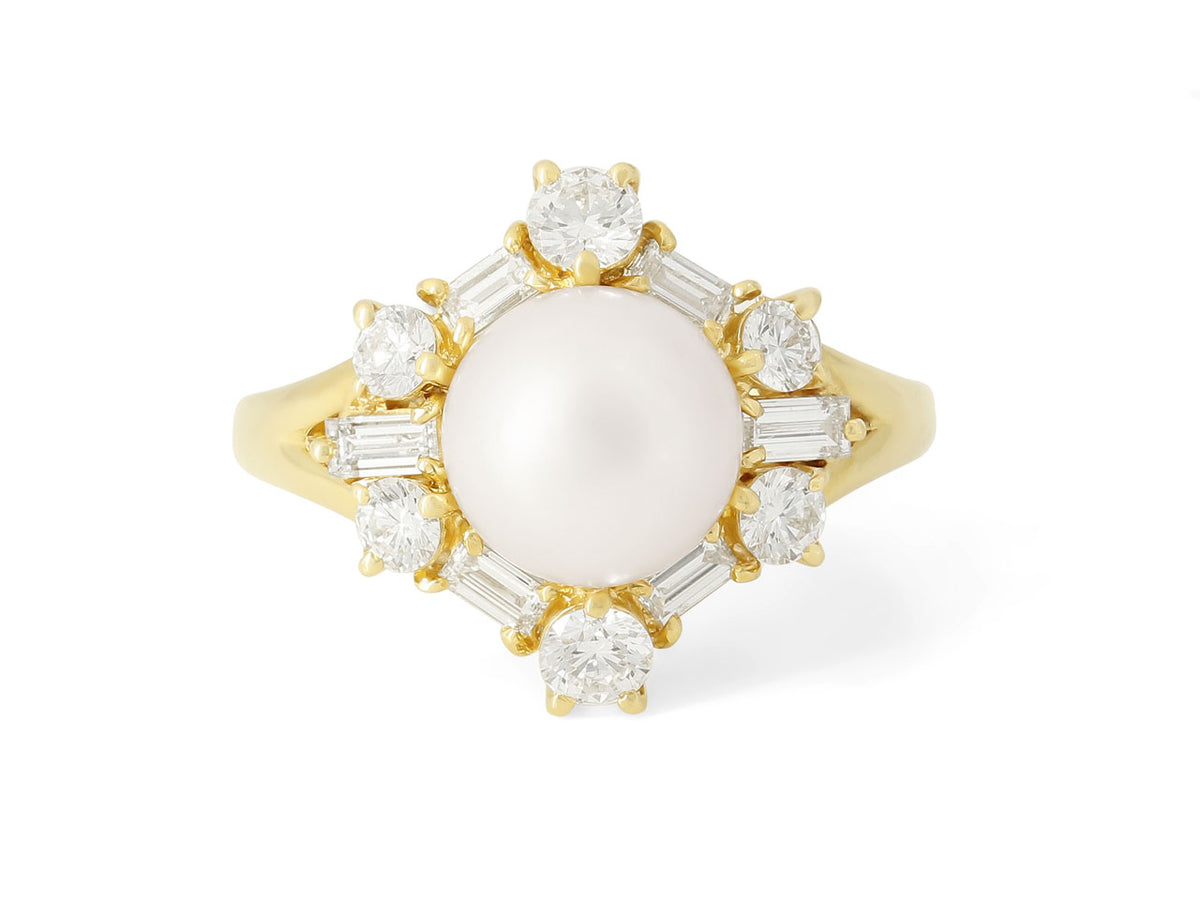 18K yellow gold ring with light pink Akoya pearl and diamond halo