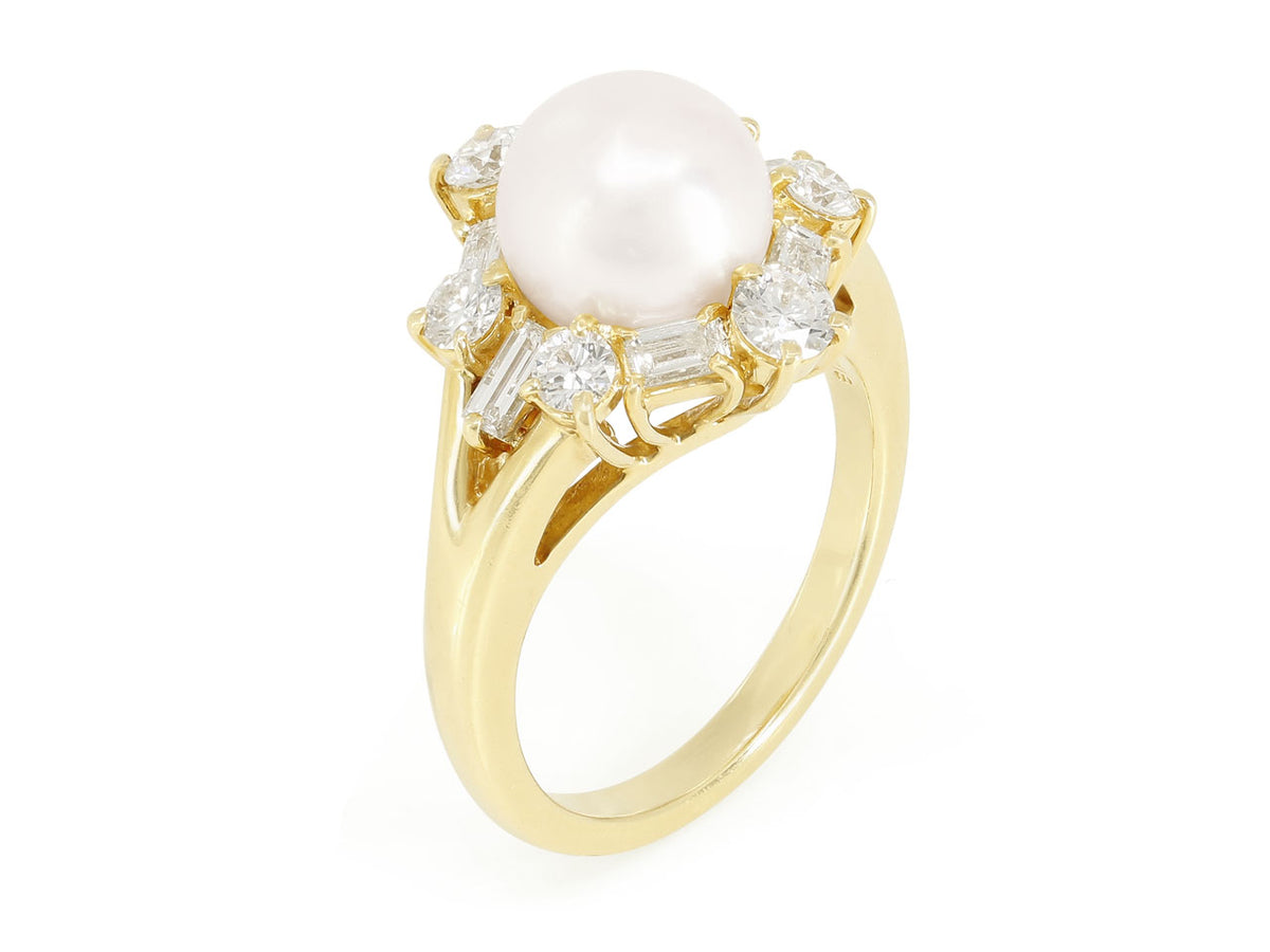 18K yellow gold ring with pink Akoya pearl and diamond halo