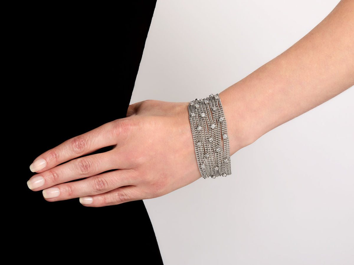 Diamond chain bracelet in 18K white gold on wrist