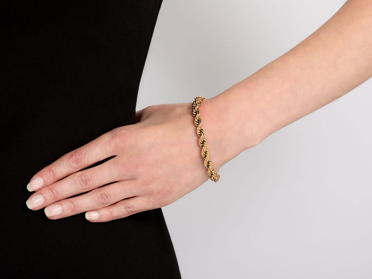 Twisted rope bracelet in 18K yellow gold on wrist