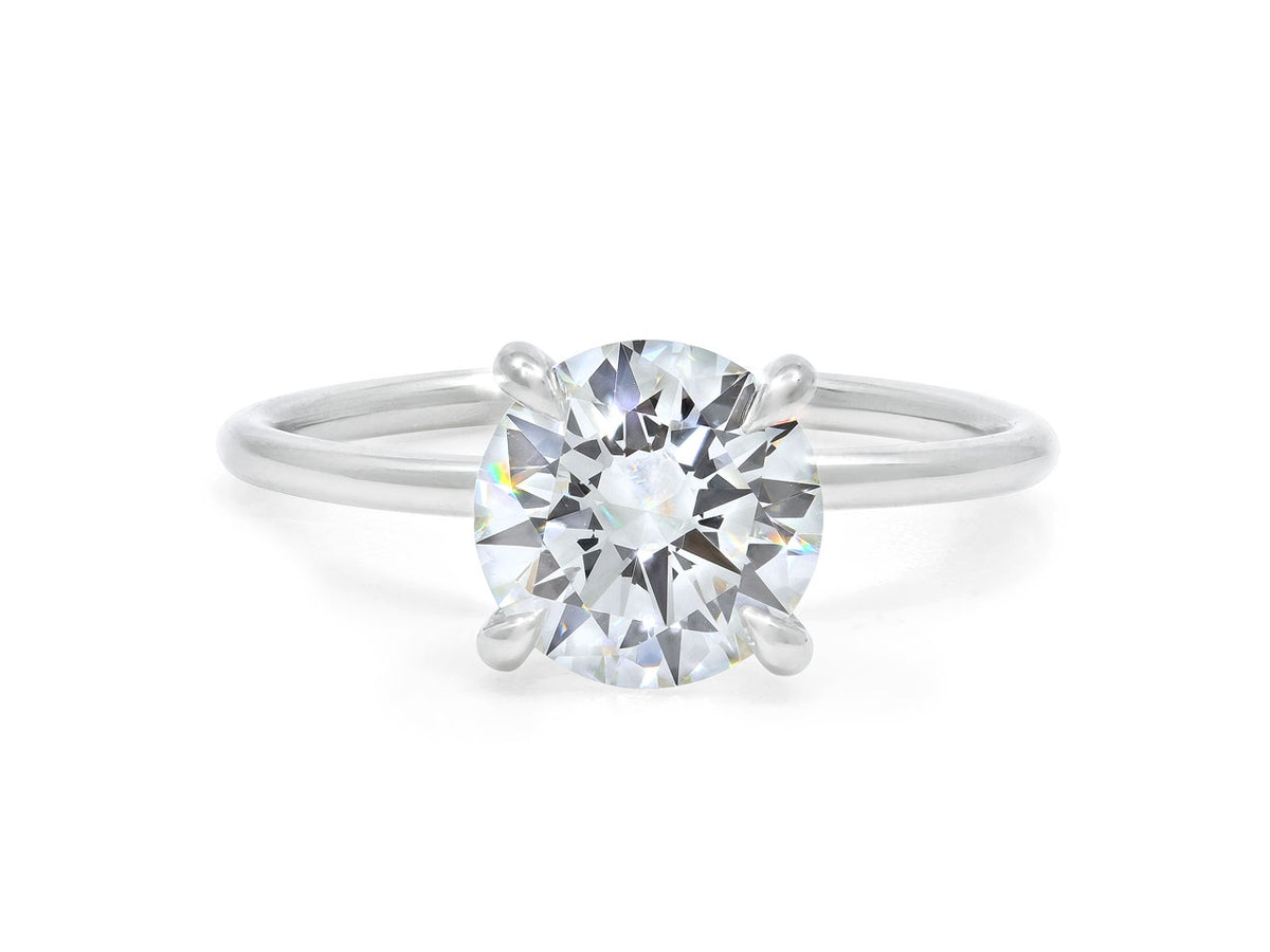 Round brilliant diamond in a platinum prong setting