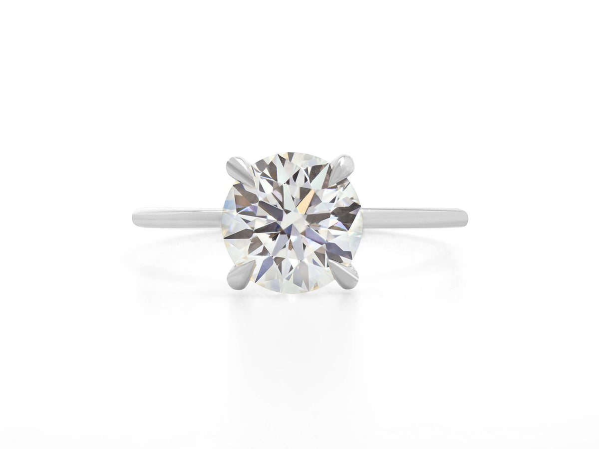 Round brilliant cut diamond in a platinum band