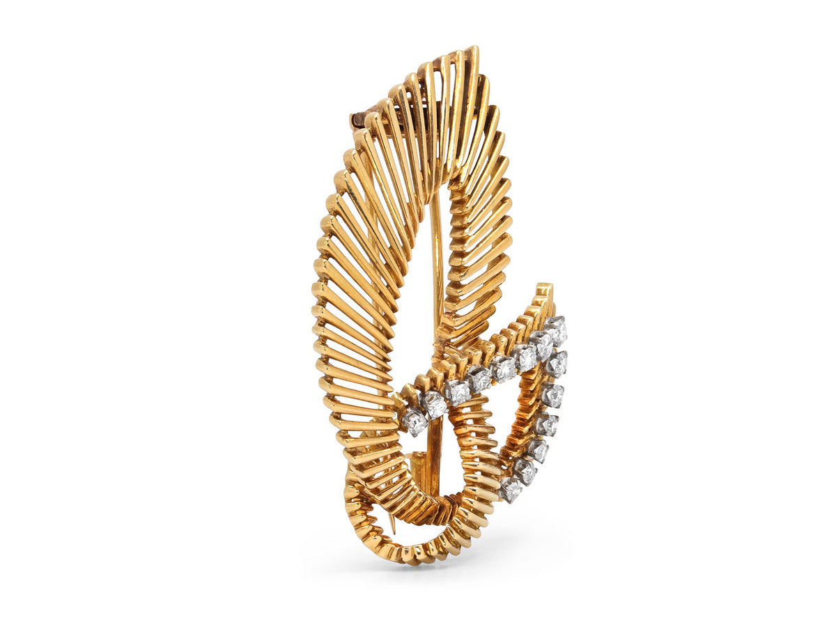 Openwork double leaf brooch in 18K gold with diamonds