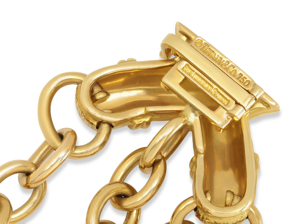 Close up of yellow gold bracelet clasp and chain links