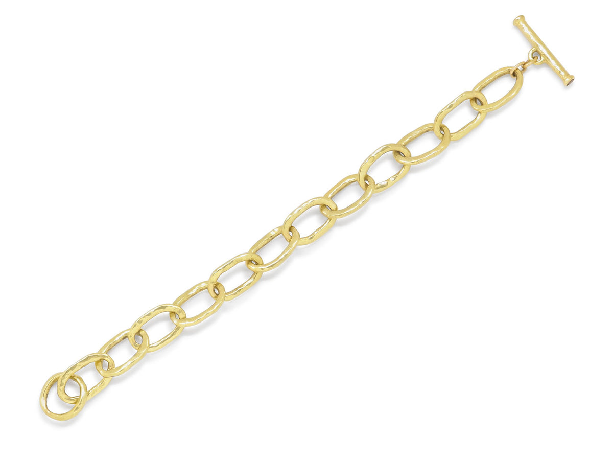 Hand hammered oval link bracelet in 18K yellow gold