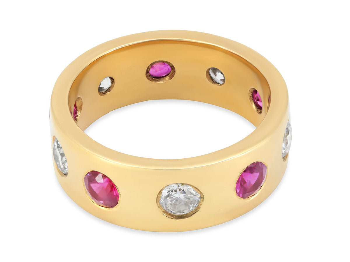 18K yellow gold ring with alternating ruby and diamond gemstones