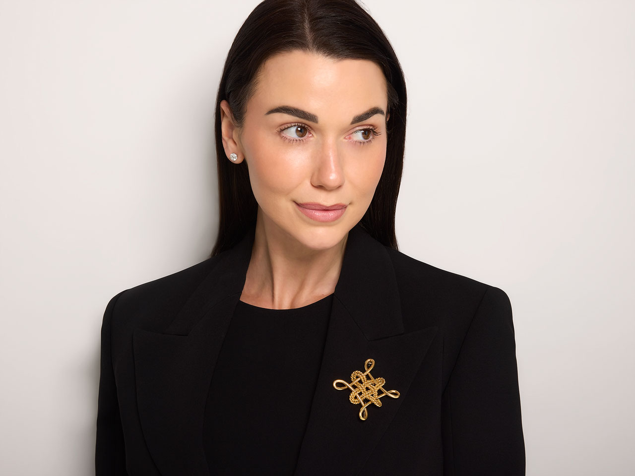 Verdura Knot Brooch in 18K Gold