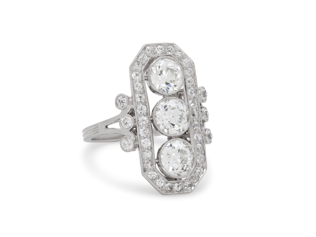 Art Deco Diamond Ring in Platinum