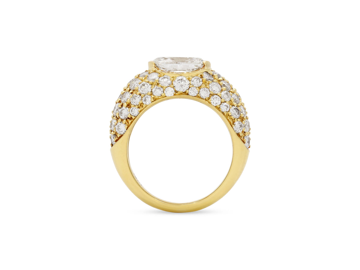 Oval Diamond Bombé Ring in 18K Gold