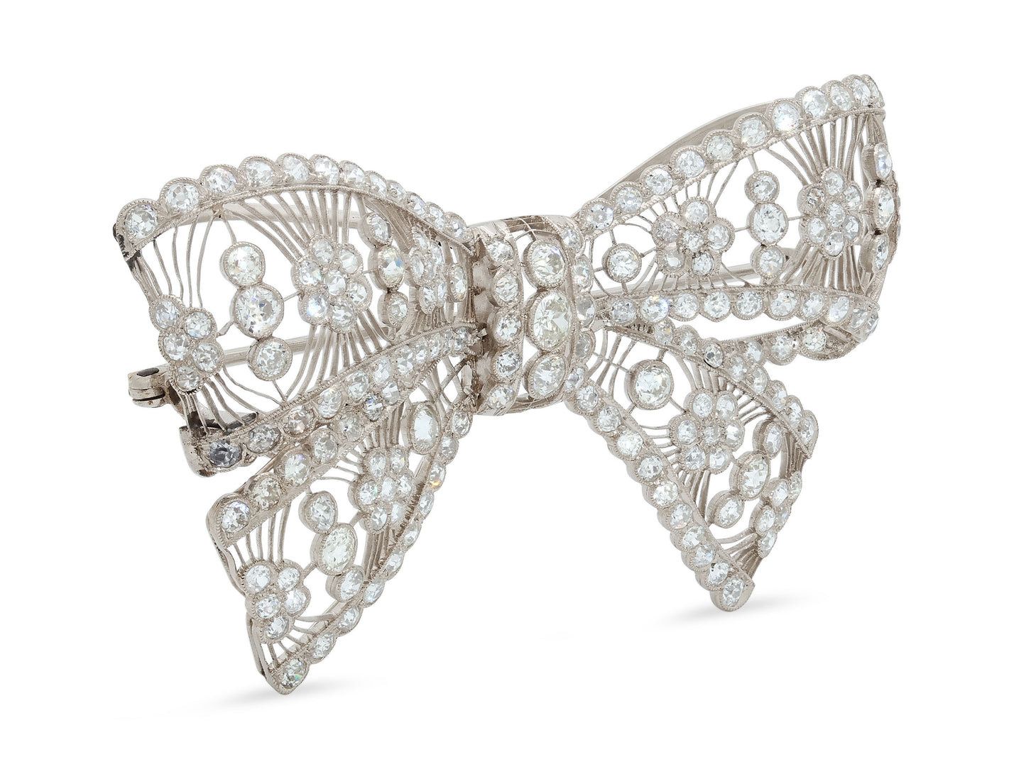 Antique Belle Époque Diamond Filigree Bow Brooch in Platinum