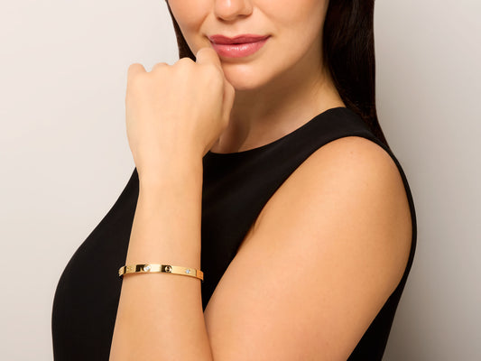 Cartier Diamond 'Love' Bracelet in 18K Gold, 4 diamonds, Classic Model, Size 18