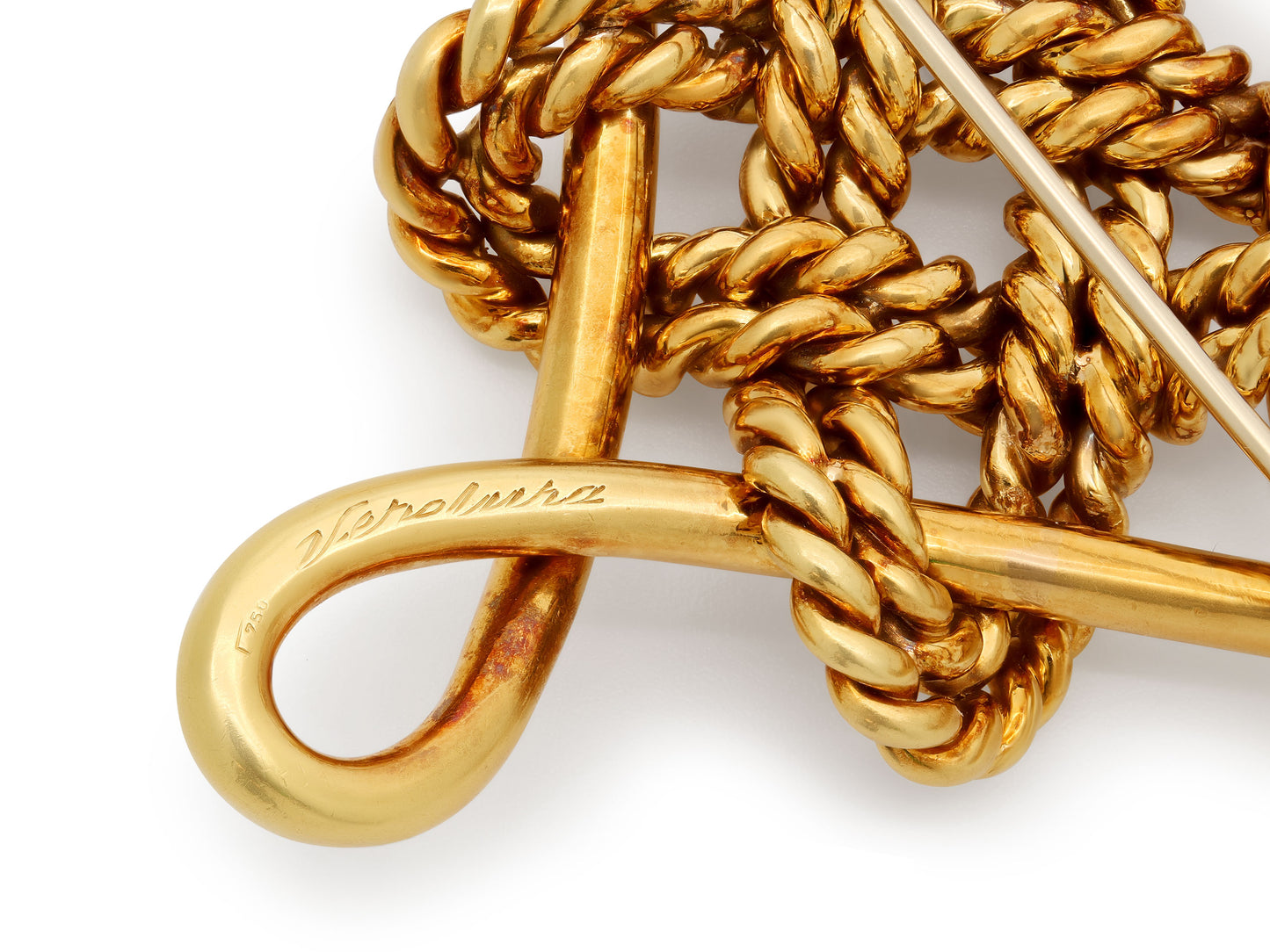 Verdura Knot Brooch in 18K Gold