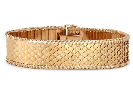 Scalloped Link Bracelet in 18K Rose and Yellow Gold by Beladora, featuring overlapping scalloped links, textured finish, and polished chevron accents.