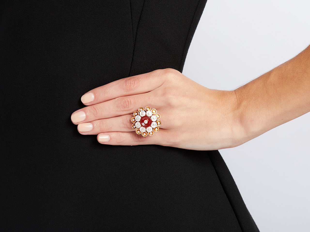 Van Cleef & Arpels 'Bouton d'or' Carnelian, Mother-of-Pearl and Diamond Ring in 18K Rose Gold