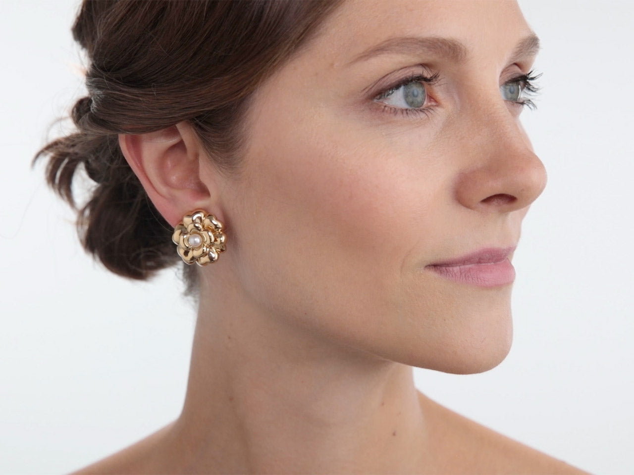 chanel gold stud earrings